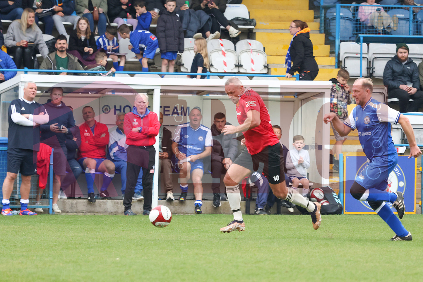 STALYBRIDGE CELTIC LEGENDS V MAN UTD LEGENDS (178).JPG