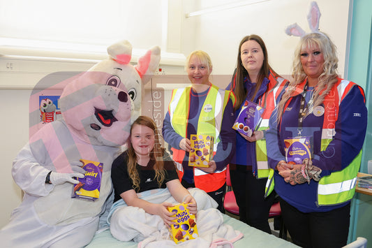 TAMESIDE HOSPITAL CHILDRENS WARD EASTER STAGECOACH (40).JPG