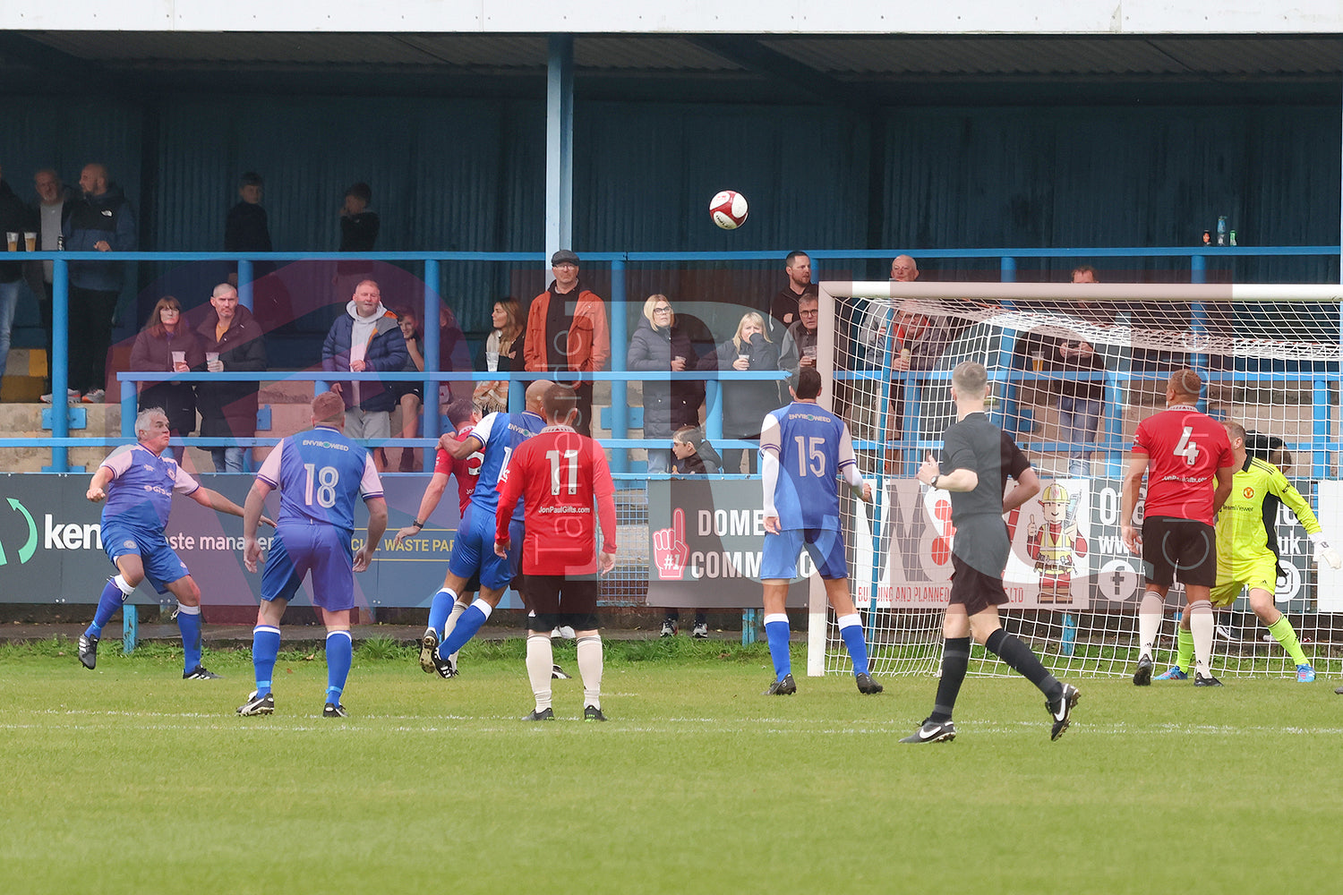 STALYBRIDGE CELTIC LEGENDS V MAN UTD LEGENDS (146).JPG