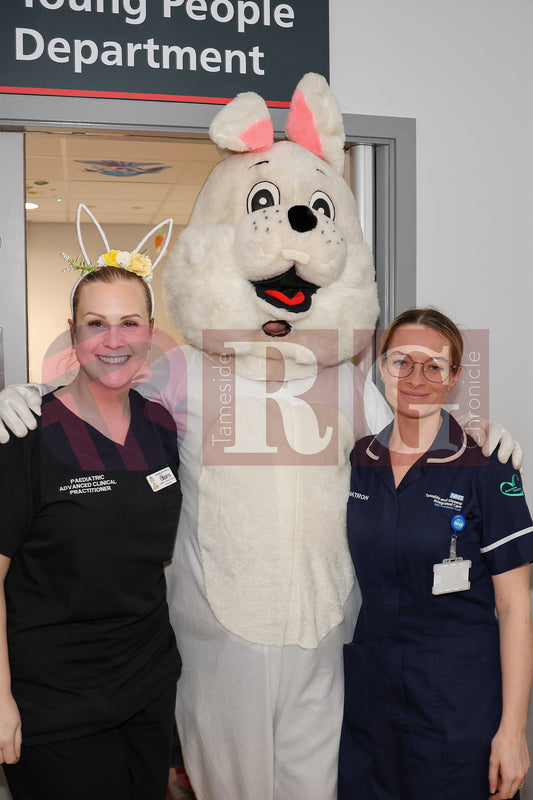 TAMESIDE HOSPITAL CHILDRENS WARD EASTER STAGECOACH (59).JPG