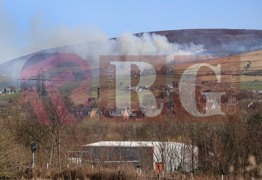 MOORLAND FIRE NEAR CARRBROOK (6).JPG