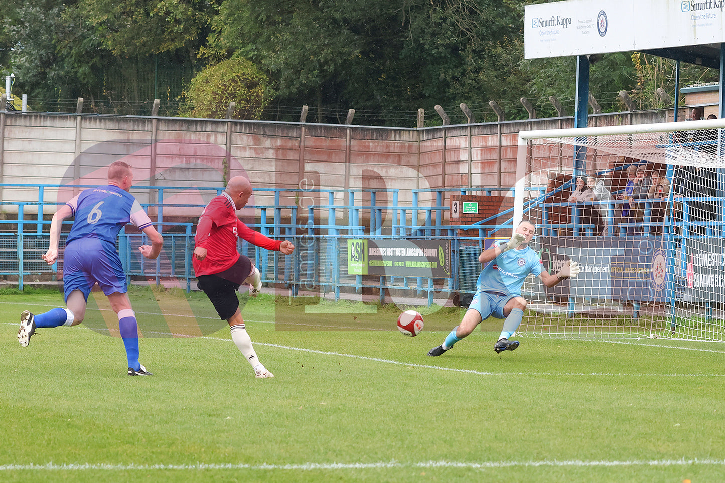 STALYBRIDGE CELTIC LEGENDS V MAN UTD LEGENDS (101).JPG