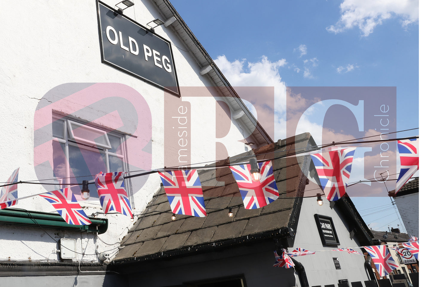 VE DAY OLD PEGS PUB DENTON (34).JPG