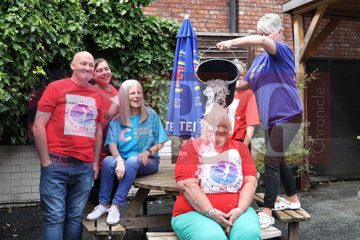 COMMERCIAL PUB DUKINFIELD CANCER SURVIVORS 2024 (14).JPG