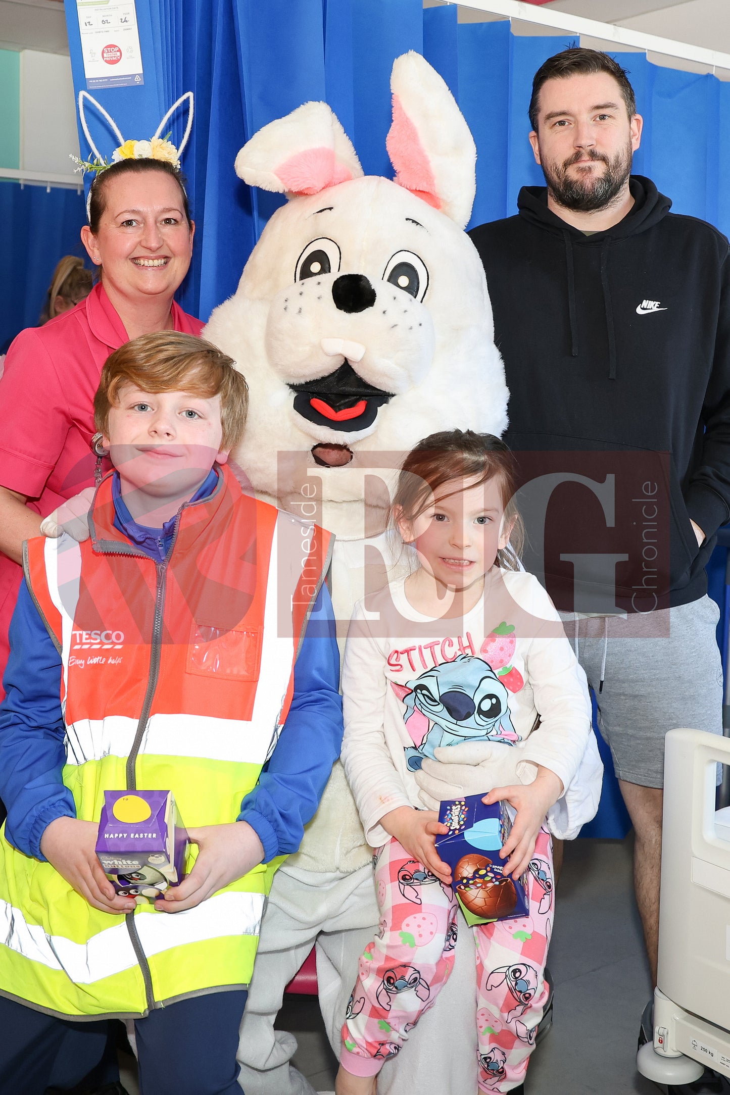 TAMESIDE HOSPITAL CHILDRENS WARD EASTER STAGECOACH (33).JPG