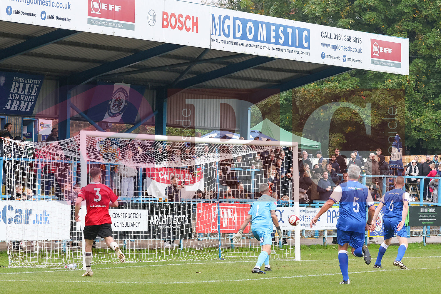 STALYBRIDGE CELTIC LEGENDS V MAN UTD LEGENDS (165).JPG