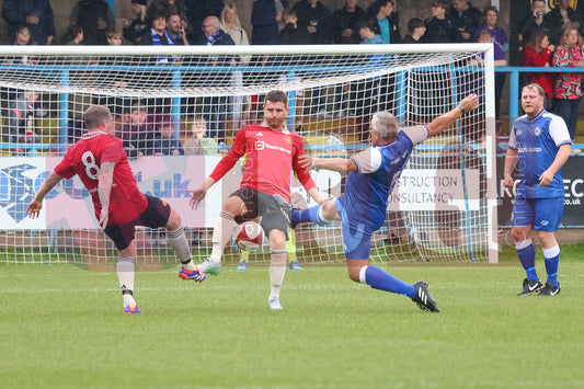 STALYBRIDGE CELTIC LEGENDS V MAN UTD LEGENDS (110).JPG