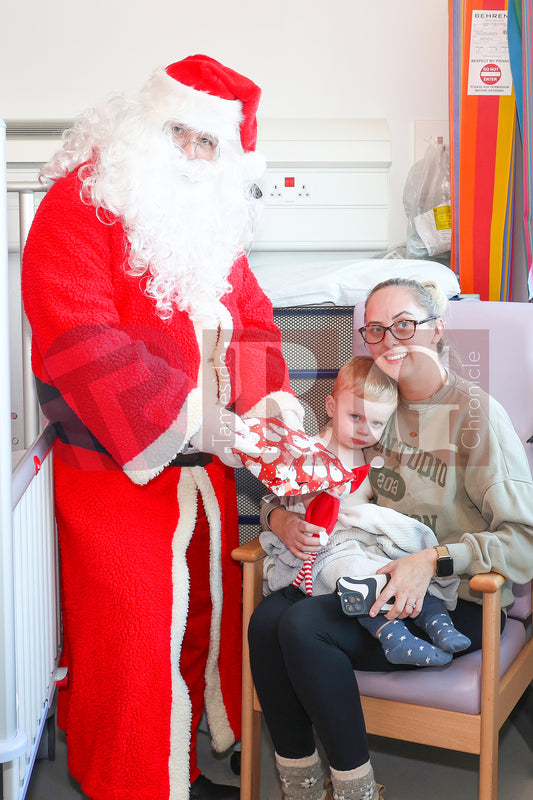 SANTA VISIT TAMESIDE CHILDRENS UNIT 2024 (47).JPG