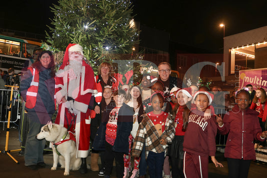 DROYLSDEN LIGHTS SWITCH ON 2024 (66).JPG