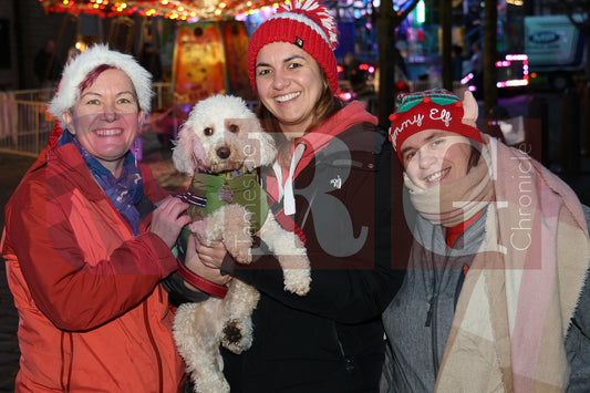 GLOSSOP LIGHT SWITCH ON 2025 (50).JPG