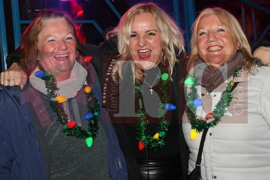 GLOSSOP LIGHTS SWITCH ON 2024 (15).JPG