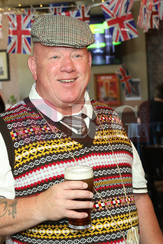 VE DAY OLD PEGS PUB DENTON (10).JPG