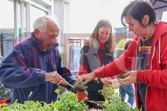 PLANT & SWAP EVENT TESCO STALYBRIDGE 2025 (28).JPG