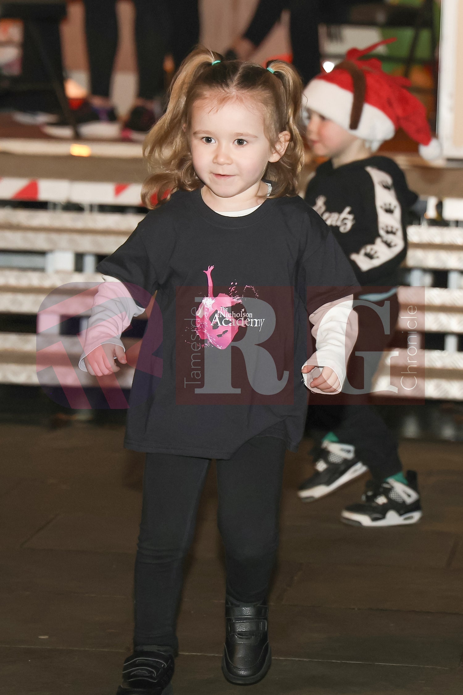 DROYLSDEN LIGHTS SWITCH ON 2024 (19).jpg