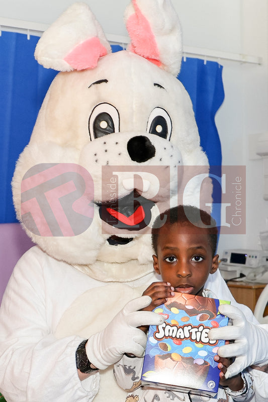 TAMESIDE HOSPITAL CHILDRENS WARD EASTER STAGECOACH (30).JPG