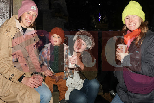 GLOSSOP LIGHTS SWITCH ON 2024 (46).JPG