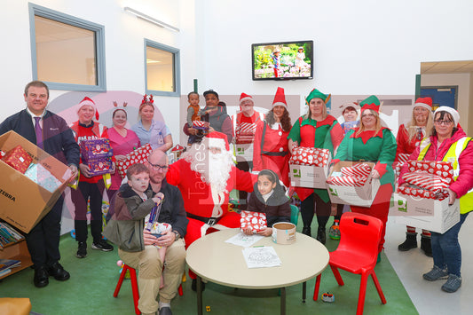 SANTA VISIT TAMESIDE CHILDRENS UNIT 2024 (23).JPG