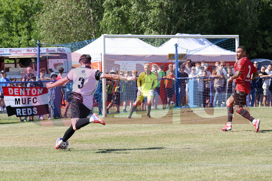 GLOSSOP NORTH EBD V UNITED LEGENDS  (81).JPG