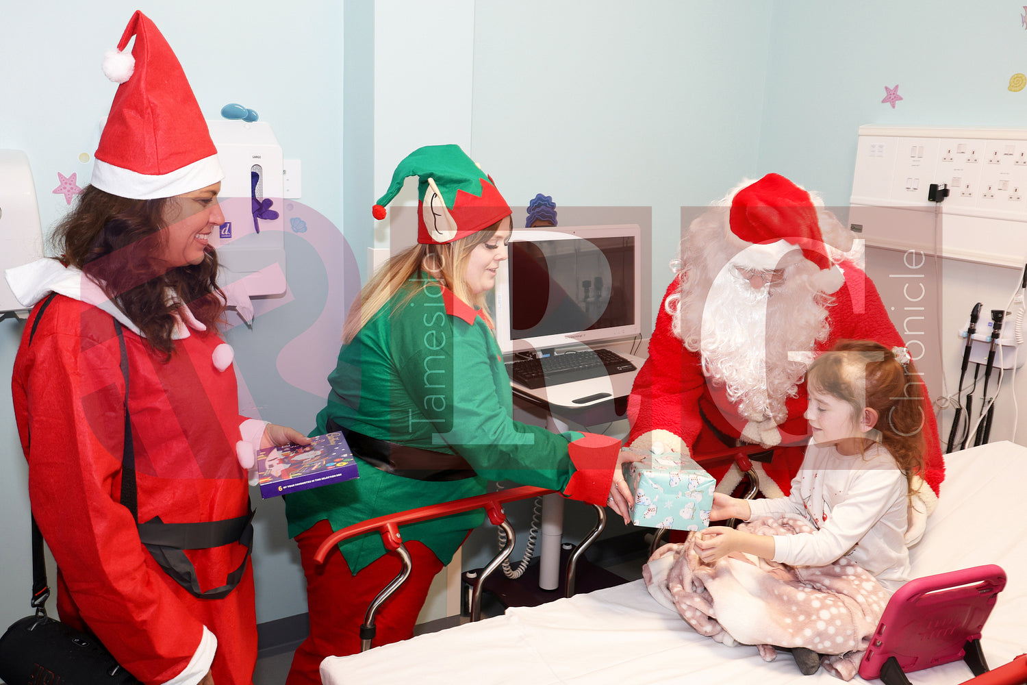 SANTA VISIT TAMESIDE CHILDRENS UNIT 2024 (78).JPG