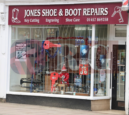 GLOSSOP SHOP XMAS WINDOWS 2024 (72).JPG