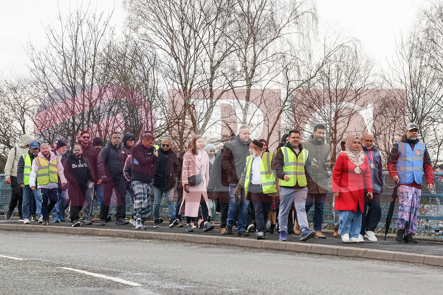 WALK WITH THE MAYOR HYDE TO DUKINFIELD (23).JPG