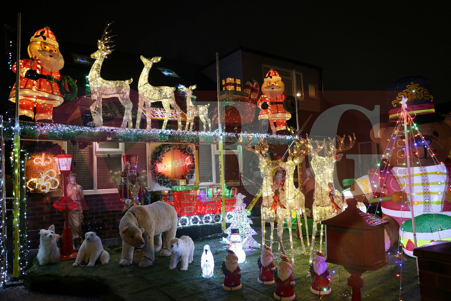 DEWSNAP LANE DUKINFIELD LIGHTS 2025 (38).JPG
