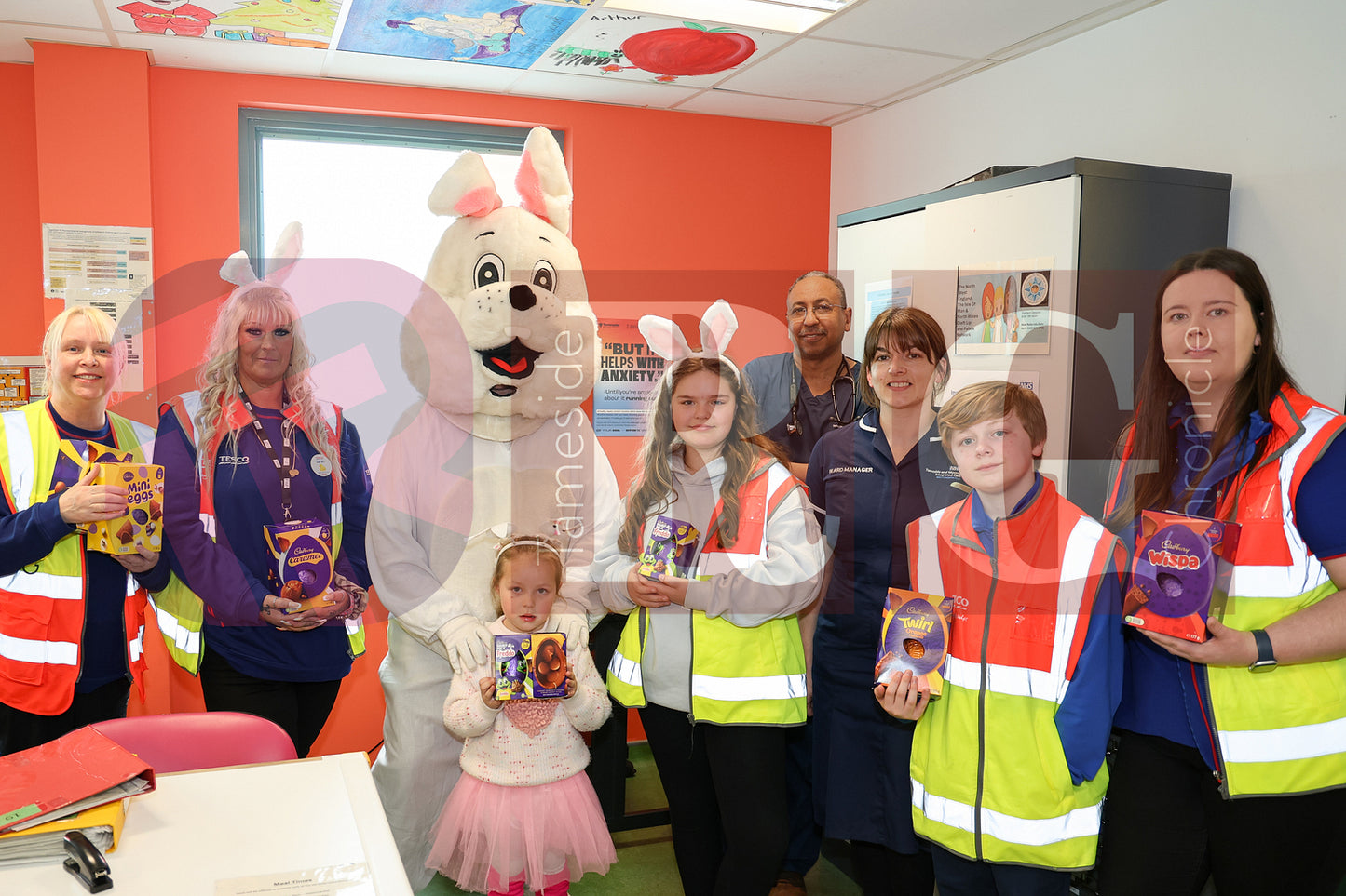 TAMESIDE HOSPITAL CHILDRENS WARD EASTER STAGECOACH (47).JPG