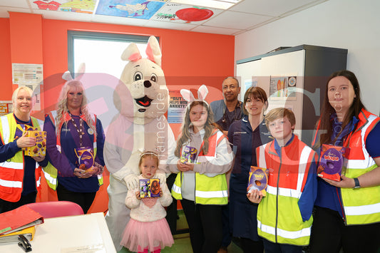TAMESIDE HOSPITAL CHILDRENS WARD EASTER STAGECOACH (47).JPG