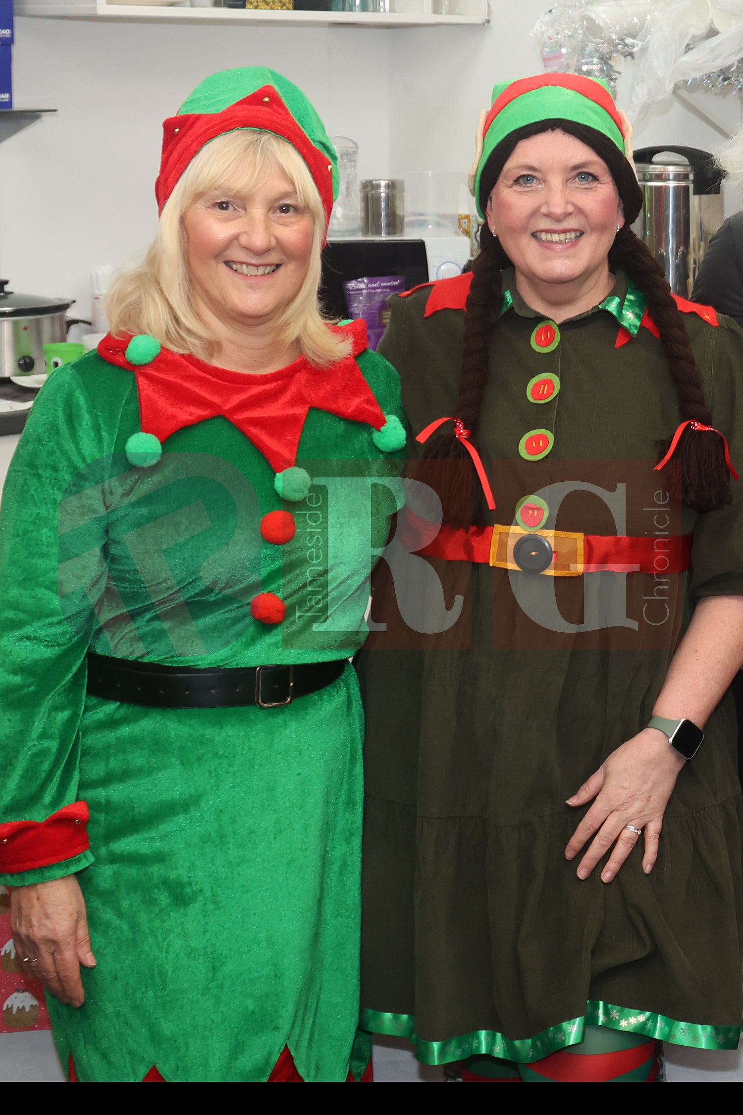 GLOSSOP LIGHTS SWITCH ON 2024 (33).JPG