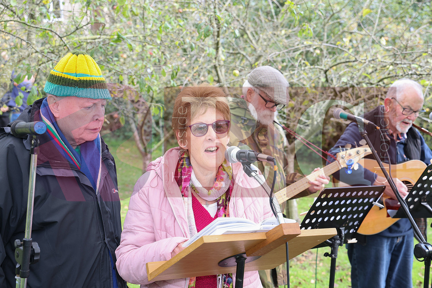 APPLE DAY VILLAGE PRIMARY GLOSSOP (81).JPG