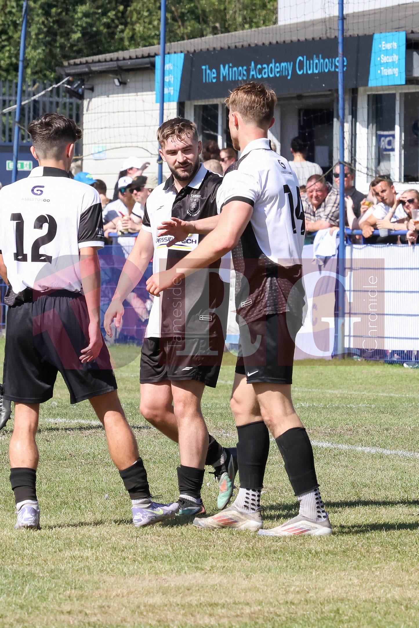 GLOSSOP NORTH EBD V UNITED LEGENDS  (131).JPG