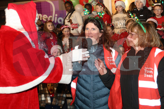 DROYLSDEN LIGHTS SWITCH ON 2024 (58).JPG