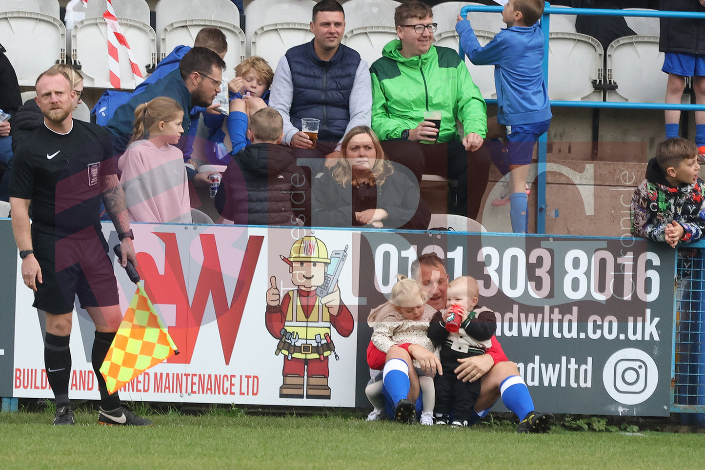 STALYBRIDGE CELTIC LEGENDS V MAN UTD LEGENDS (156).JPG