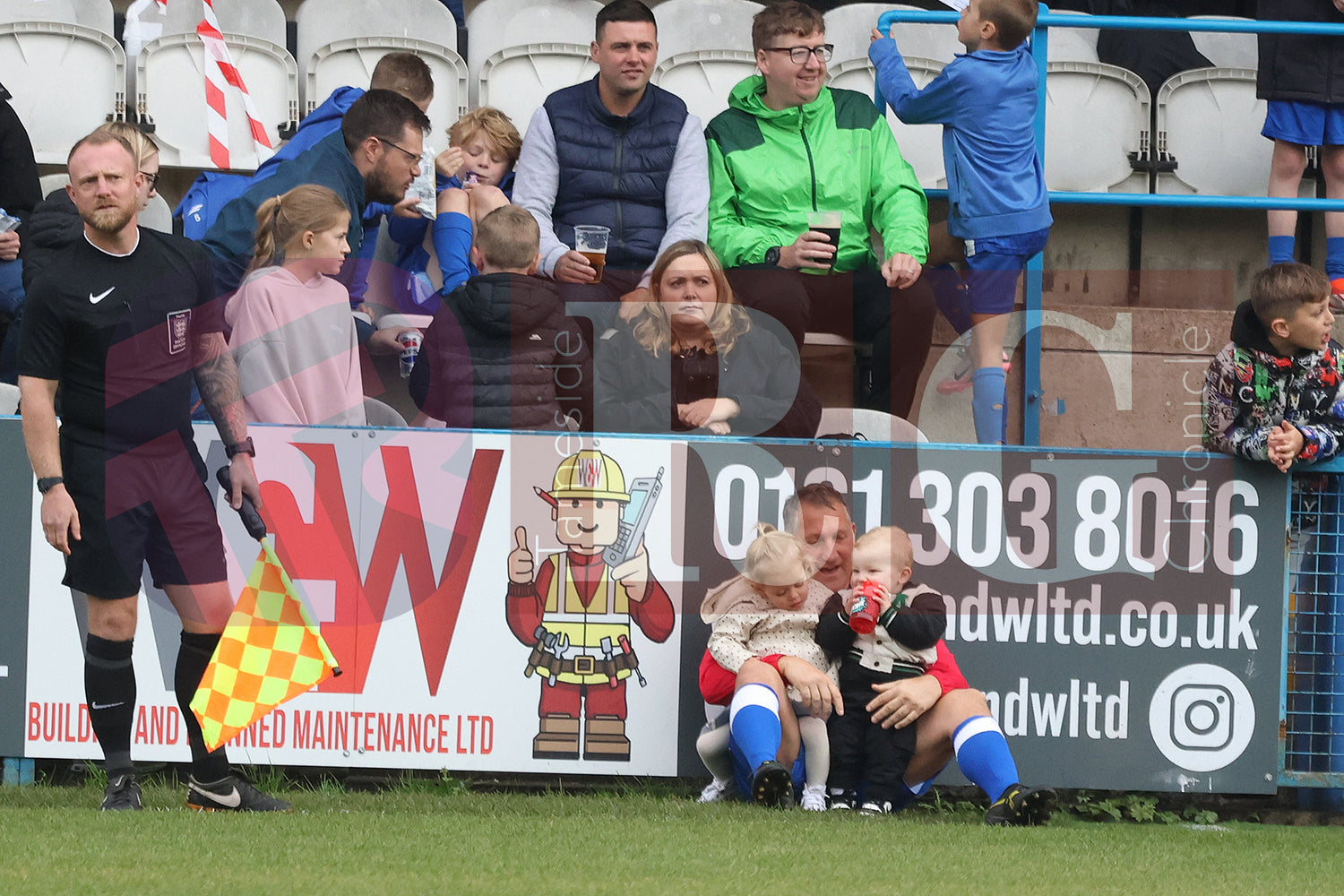 STALYBRIDGE CELTIC LEGENDS V MAN UTD LEGENDS (156).JPG
