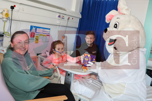 TAMESIDE HOSPITAL CHILDRENS WARD EASTER STAGECOACH (49).JPG
